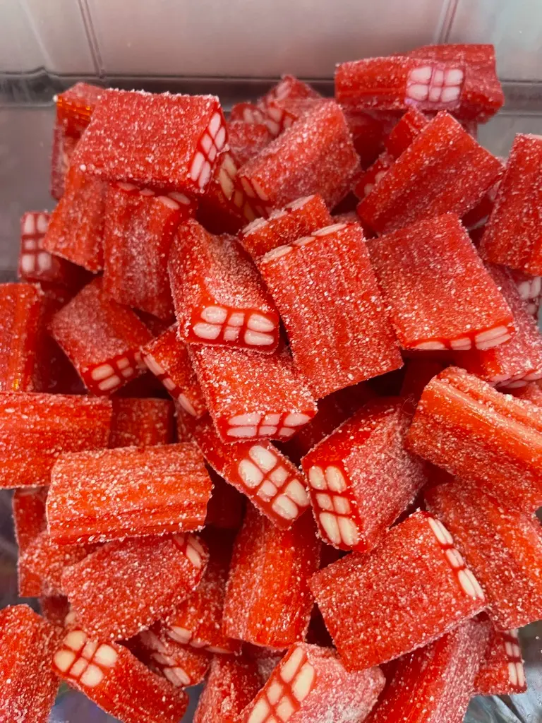 [DBL180] DB Strawberry Sour Cubes